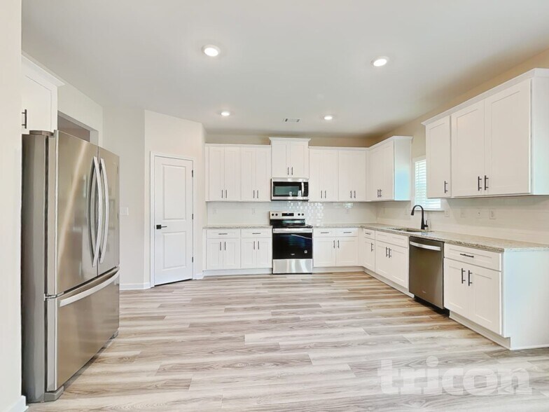 Building Photo - 3725 Saddle Bag Ct