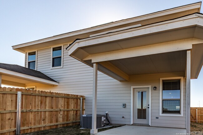 Building Photo - 10351 Lynwood Crk