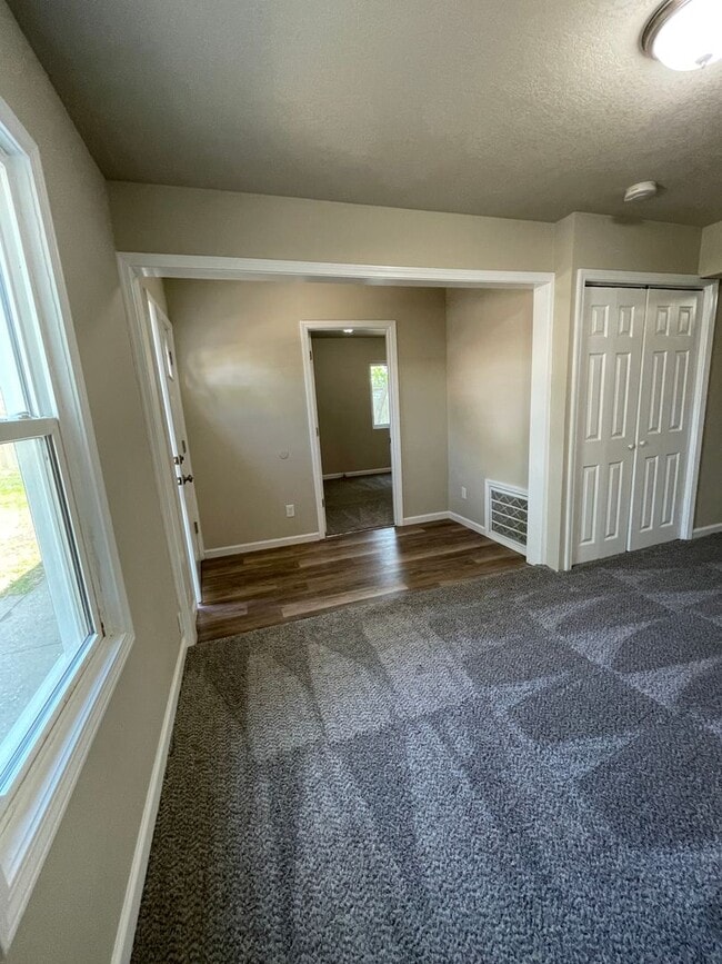 Building Photo - Updated 3 Bedroom 2 Bath Home-Located in Boone, IA