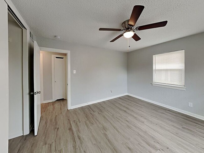 Building Photo - 4720 Kilpatrick Ave