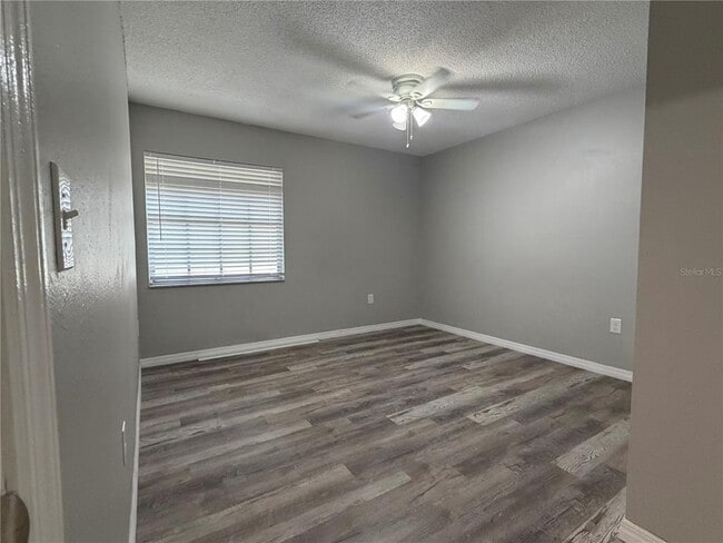 Building Photo - 445 Lakeside Pl