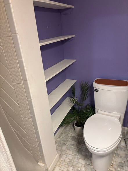 Building Photo - 1900 Oakengate Ln