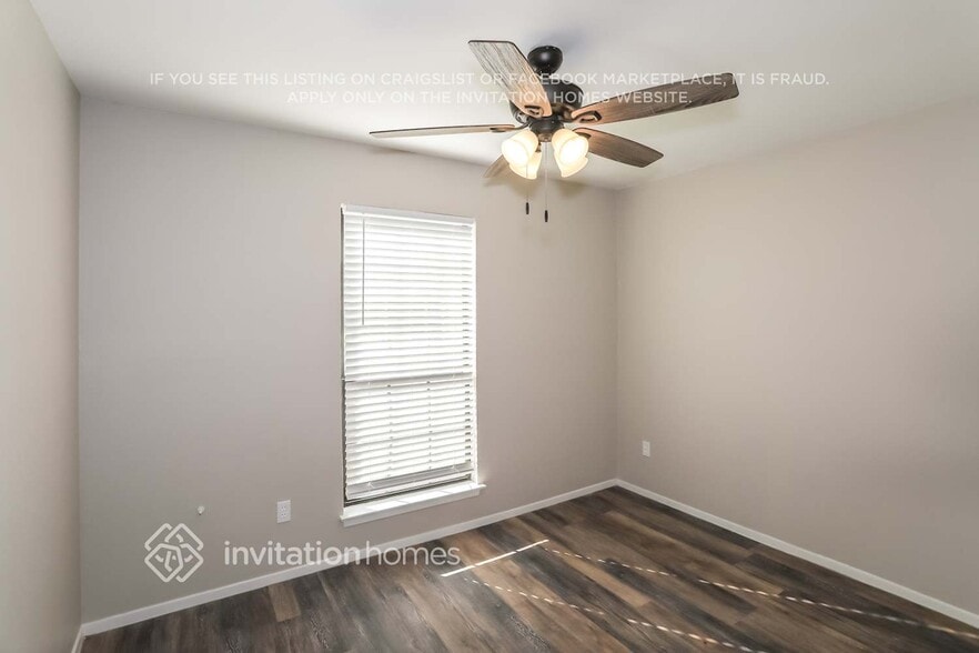 Building Photo - 2430 Bentley Dr