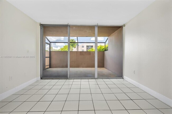 Building Photo - 10525 SW 112th Ave