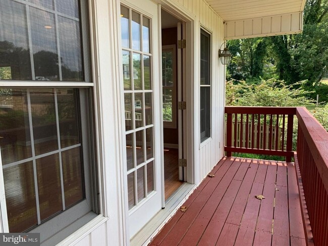 Building Photo - 1334 Mayflower Dr