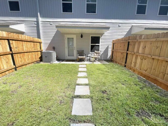 Building Photo - 1227 Fairchild Vlg Dr
