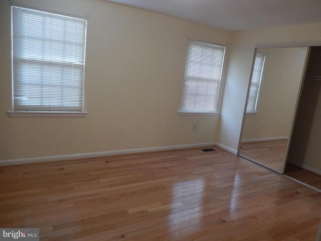 Building Photo - 15821 Anamosa Dr