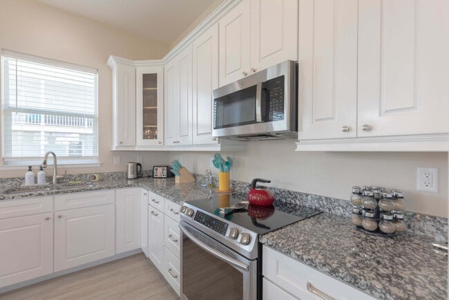 Building Photo - 36 Moody Dr