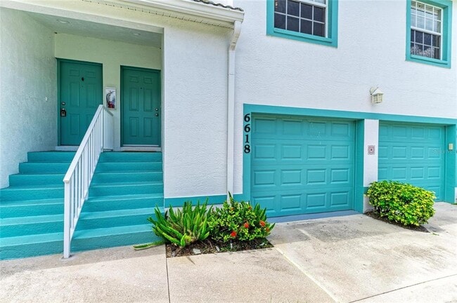 Building Photo - 6618 Pineview Terrace