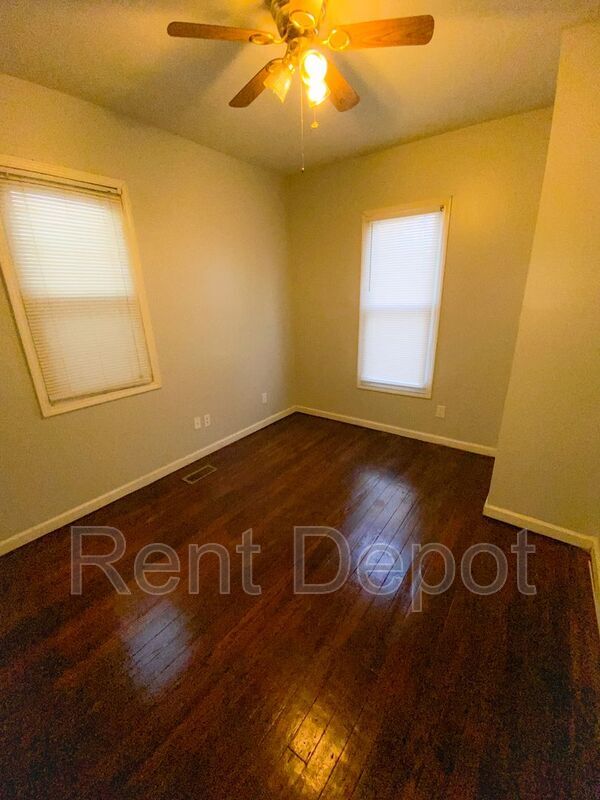 Building Photo - 1328 E Illinois St