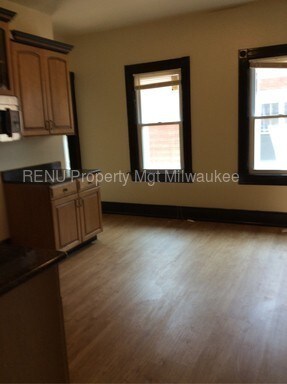 Building Photo - Beautiful Upper Duplex