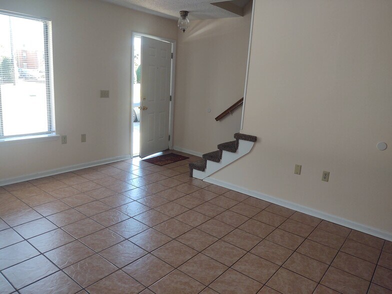 View to entrance & stairs from living-room - 251 Knight Dr