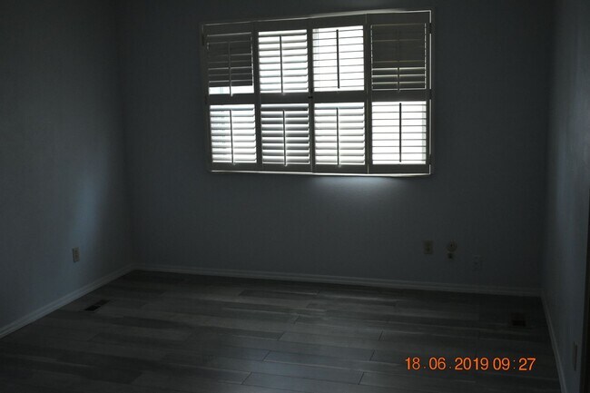 Building Photo - Large Parker Home 3 bed, 3 bath Nearly 2K ...