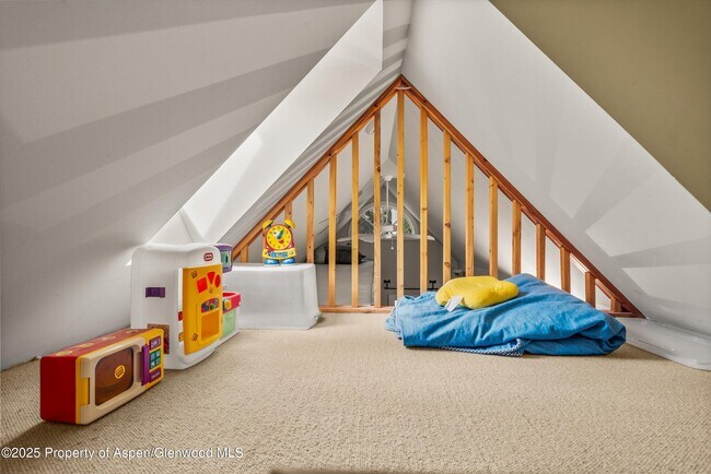 Building Photo - 431 W Hopkins Ave