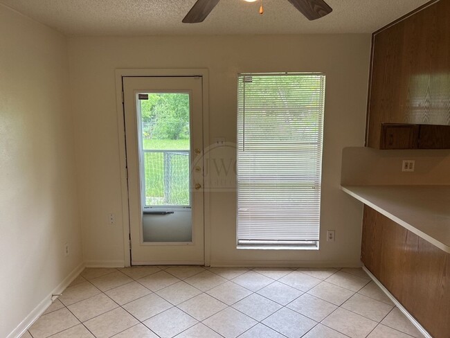 Building Photo - 1811 Janis Dr