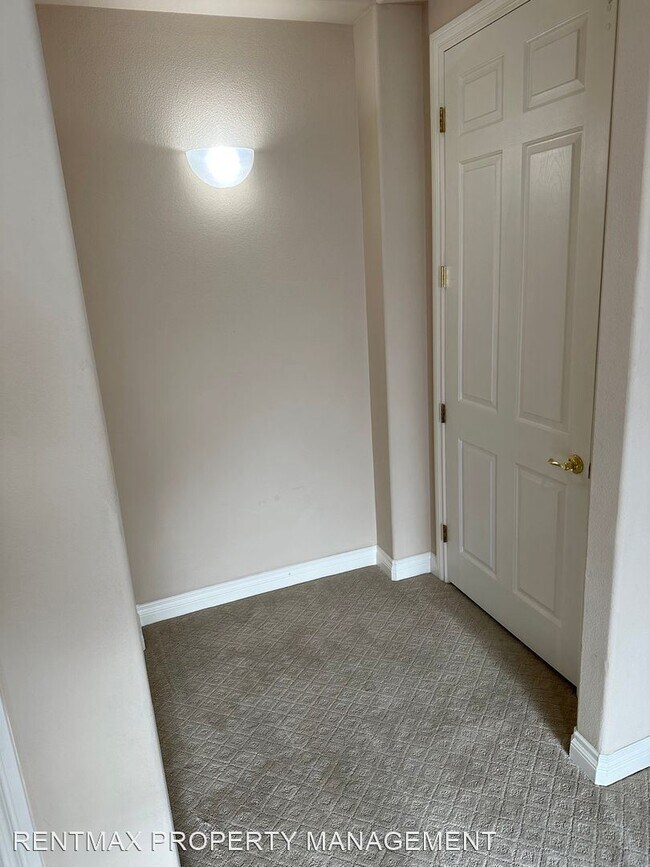 Building Photo - 4 br, 4.5 bath House - 2743 S MILLER LN