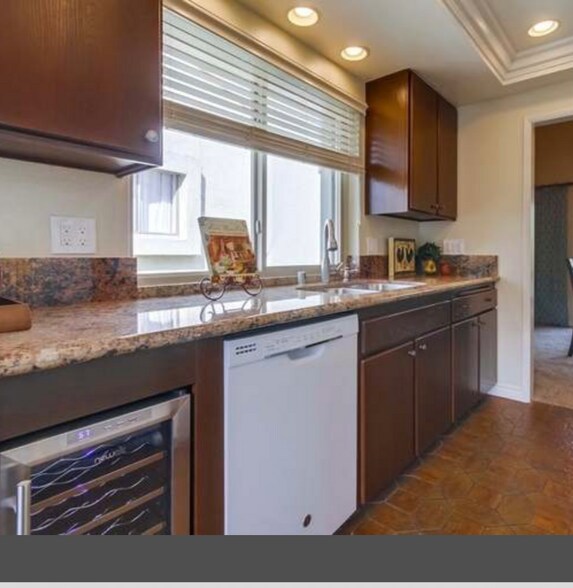 Building Photo - 12054 Caminito Campana