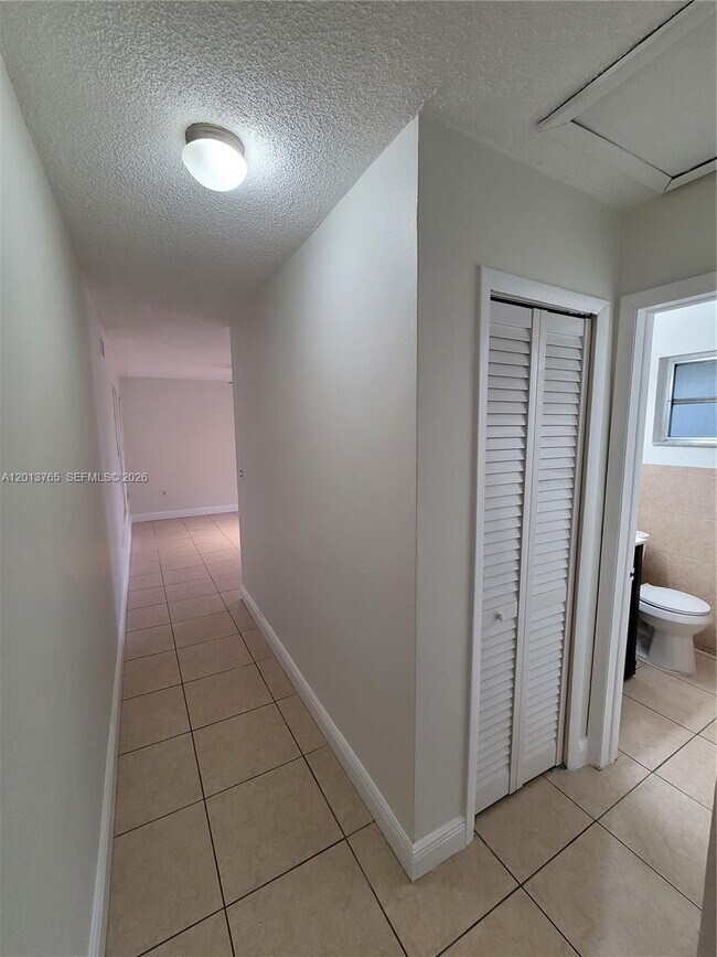 Building Photo - 3425 SW 89th Ave