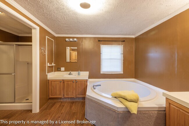 Building Photo - 40915 Deer Haven Dr