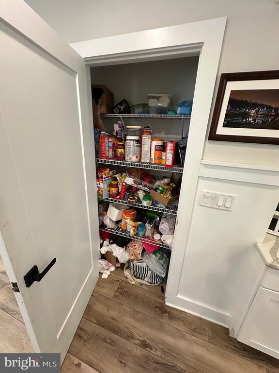 Building Photo - 842 E Cathedral Rd