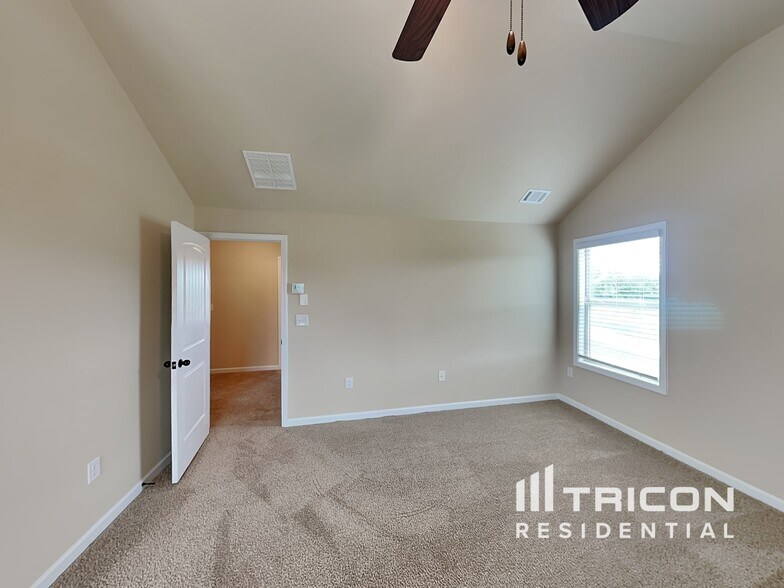 Building Photo - 135 Massey Ln