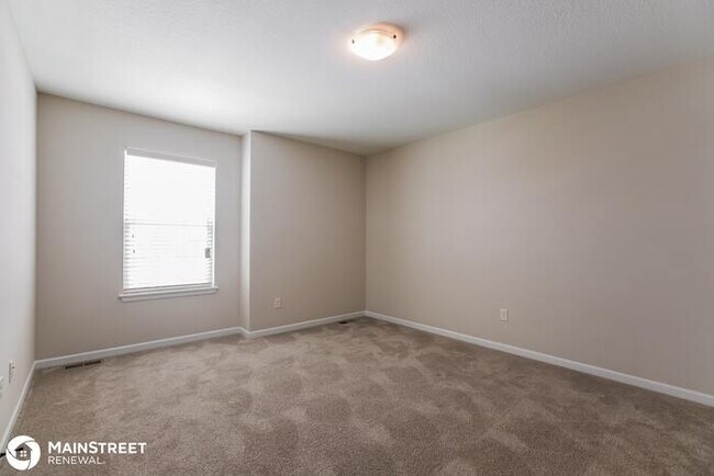 Building Photo - 419 Sunflower Dr, Raymore, MO 64083