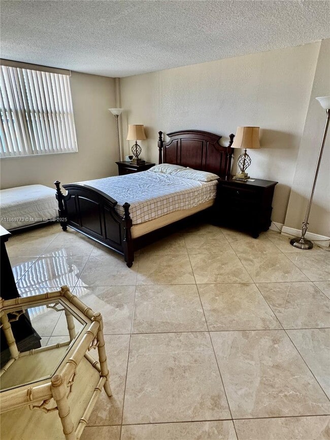 Building Photo - 1849 S Ocean Dr