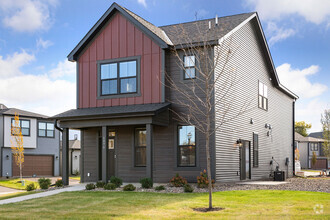 Building Photo - Canvas at Inver Grove Heights