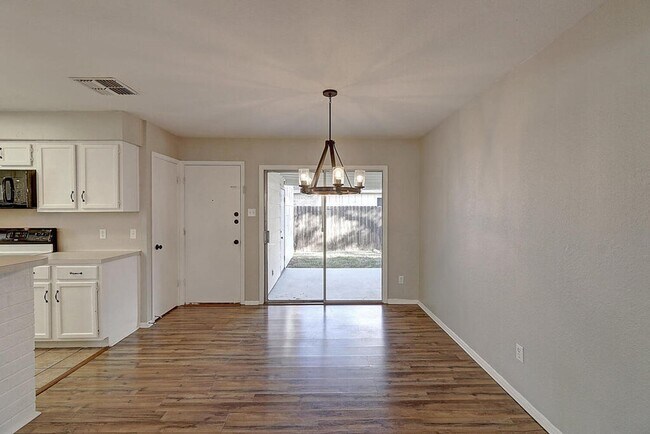 Building Photo - 913 St Timothy St