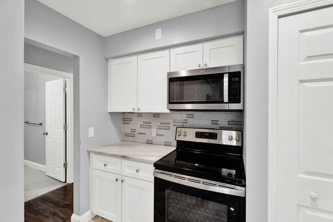 Building Photo - 2BD-2BTH HOME | NEWLY RENOVATED | BLOOMFIELD HILLS, MI