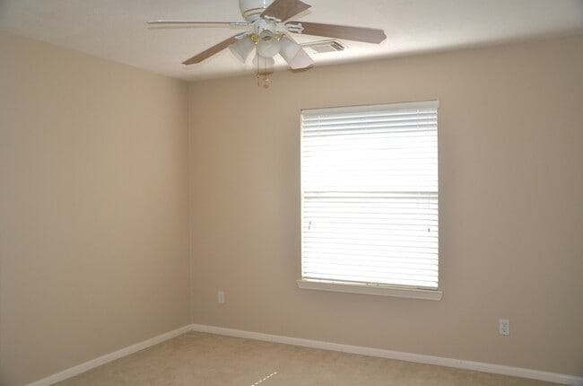 Building Photo - 8510 Green Ash Dr