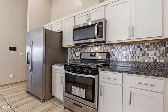 Building Photo - 14937 Tierra Isaiah Ave