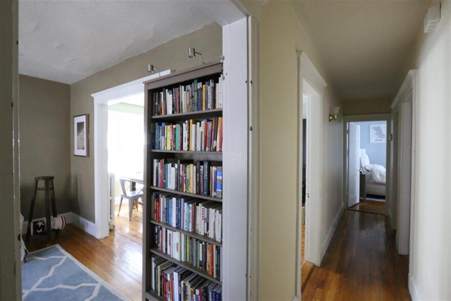 Building Photo - 56 Standish St