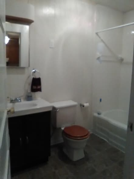 Building Photo - 2114 Oakridge Dr