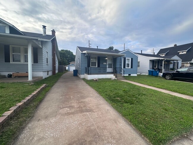 Building Photo - 2415 Jerden Ave