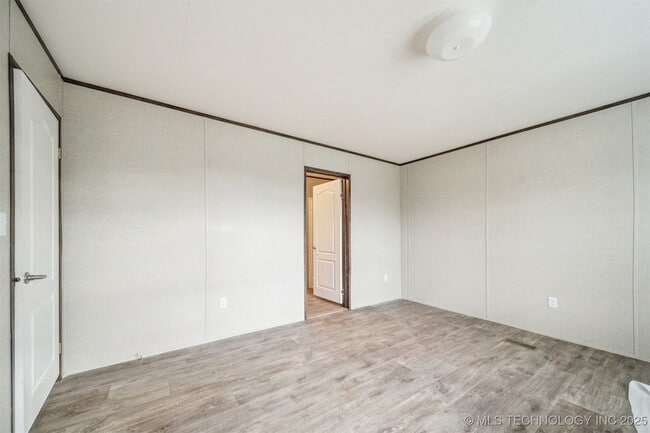 Building Photo - 348939 E 750 Rd