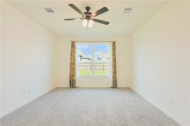 Building Photo - 2206 Hall of Fame Ct