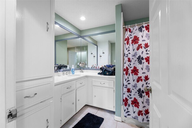 Building Photo - 22831 Fritz Ln