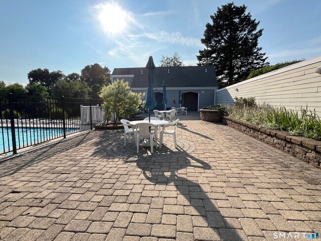 Building Photo - 124 Colonial Hill Dr