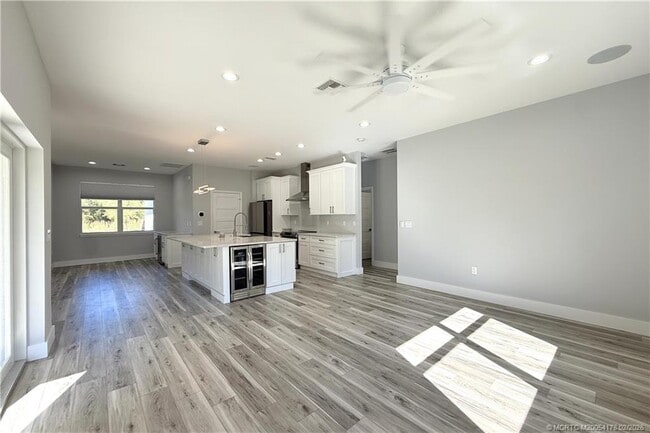 Building Photo - 13305 79th St