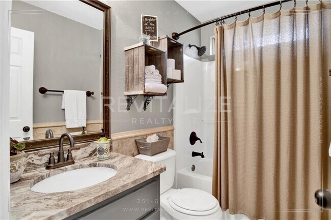 Building Photo - Beautifully Updated 3/2 Brick Home in Foley with New Appliances!