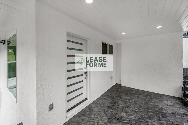 Building Photo - 9848 Portola Dr
