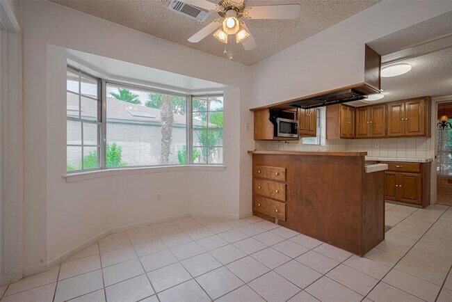 Building Photo - 15222 Torry Pines Rd