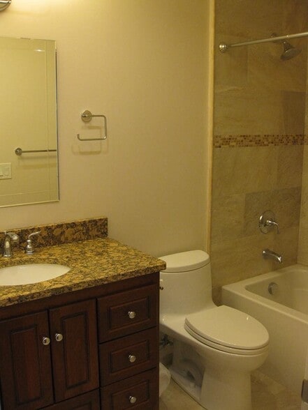 Building Photo - 6181 Covington Way