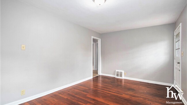 Building Photo - Affordable 2-Bed, 1-Bath Home near Local Amenities