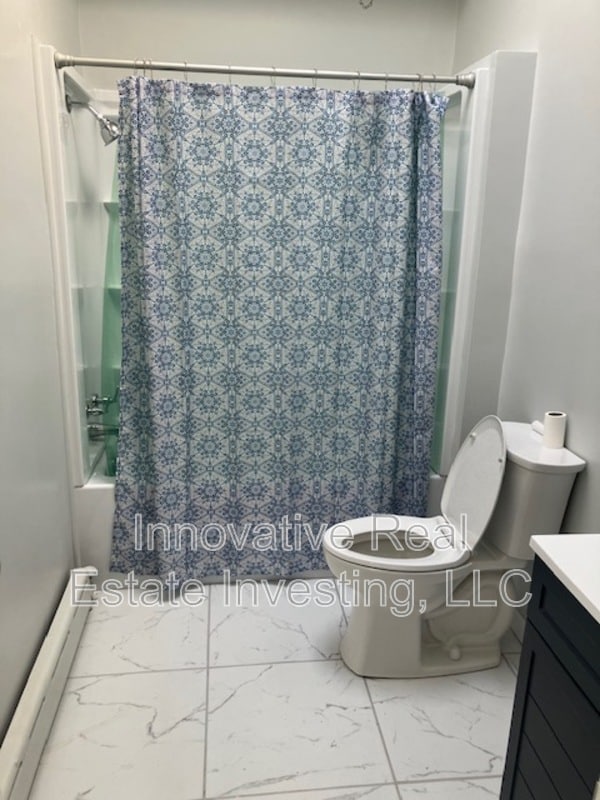 Building Photo - 6115 Lansdowne Ave