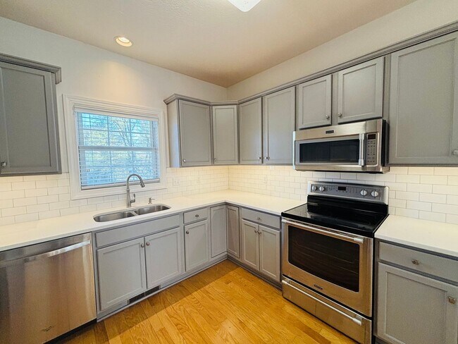 Building Photo - 200 Meadow Dr NW