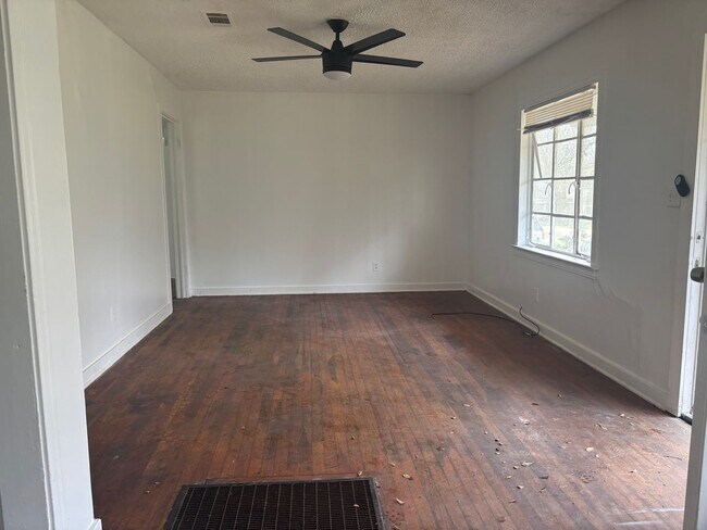 Building Photo - 1734 Dixie Dr