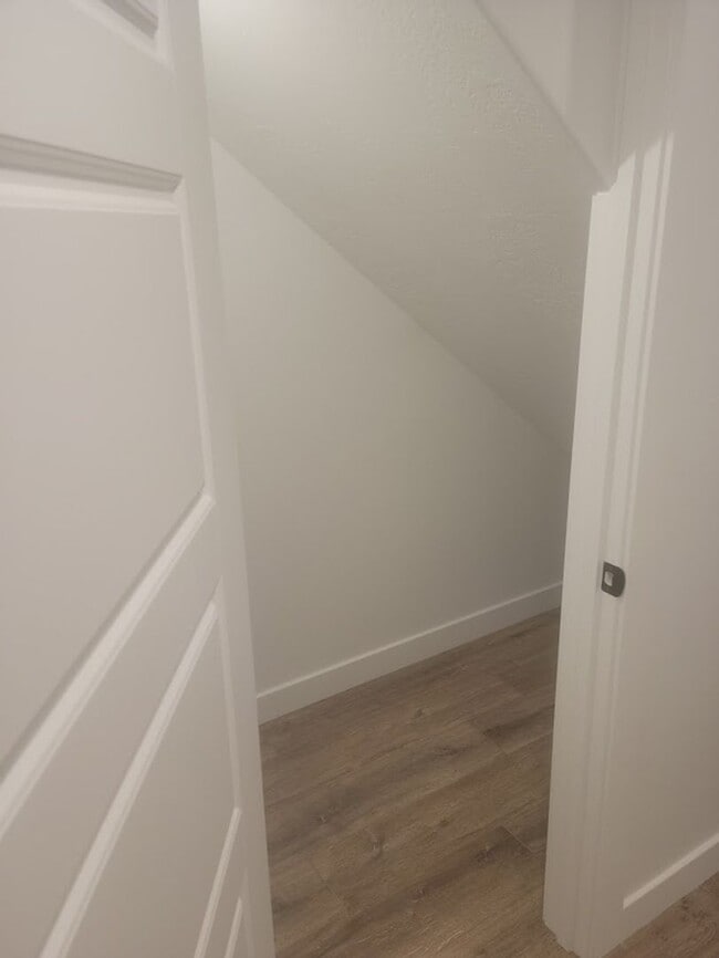 Building Photo - Spacious 3-Bedroom Basement Apartment – Al...