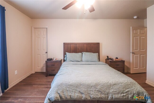 Building Photo - 1914 Castroville Trl